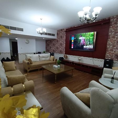 شقة كبيرة وفخمة Large And Luxury Two Bedroom Ajman Exterior photo