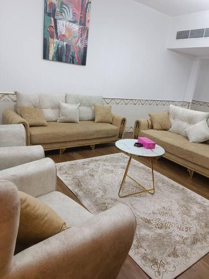 شقة كبيرة وفخمة Large And Luxury Two Bedroom Ajman Exterior photo