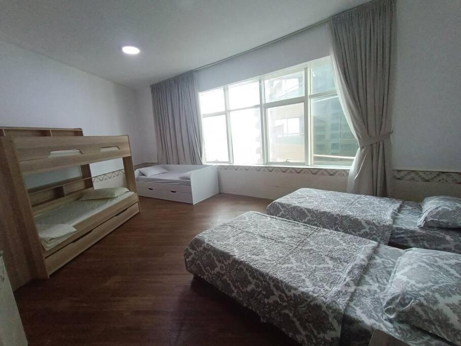 شقة كبيرة وفخمة Large And Luxury Two Bedroom Ajman Exterior photo