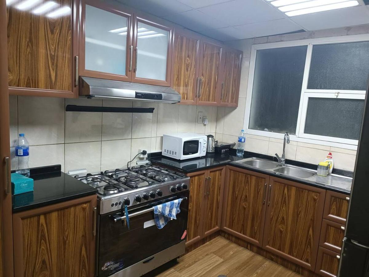 شقة كبيرة وفخمة Large And Luxury Two Bedroom Ajman Exterior photo