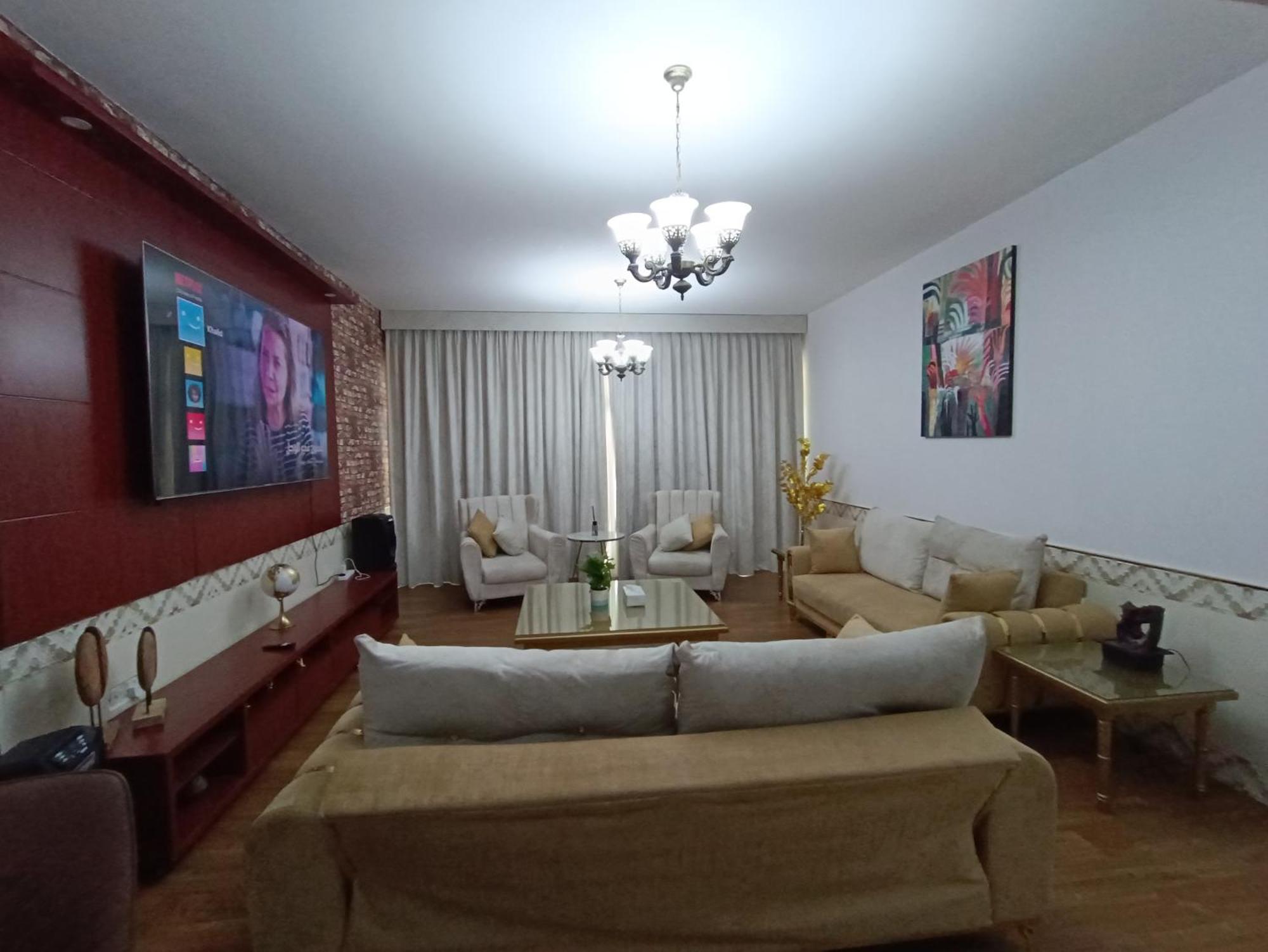 شقة كبيرة وفخمة Large And Luxury Two Bedroom Ajman Exterior photo