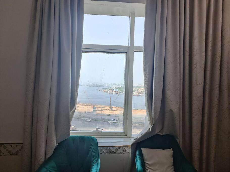 شقة كبيرة وفخمة Large And Luxury Two Bedroom Ajman Exterior photo